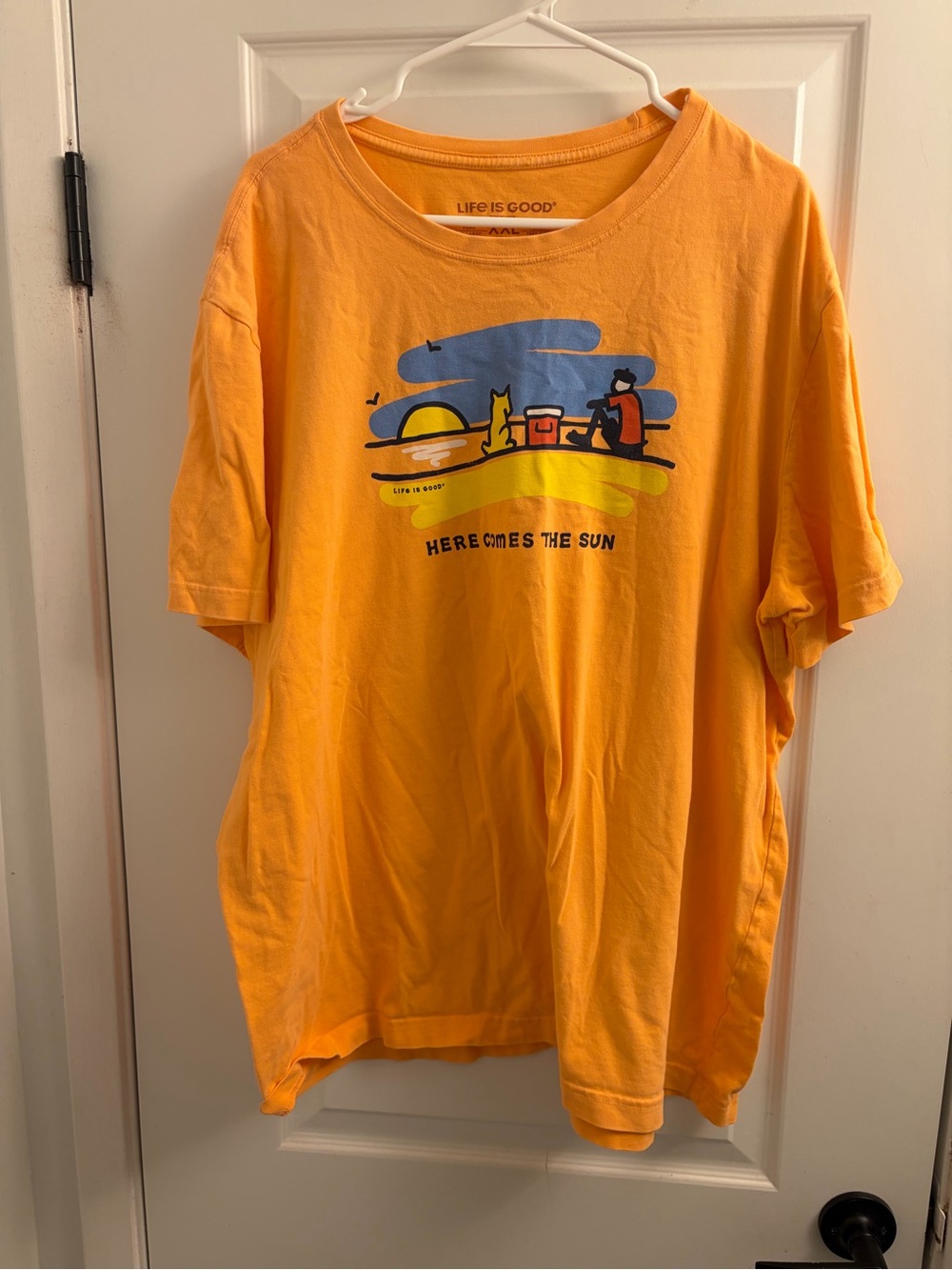 Life is Good Men's 'Here Comes The Sun' Yellow Graphic Tee